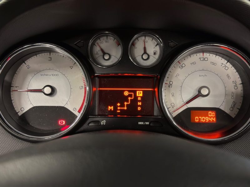 PEUGEOT 308 CC PHASE 2 CABRIOLET FELINE 2.0 HDI 163 Cv BOITE AUTO INTERIEUR CUIR GPS - GARANTIE 1 AN