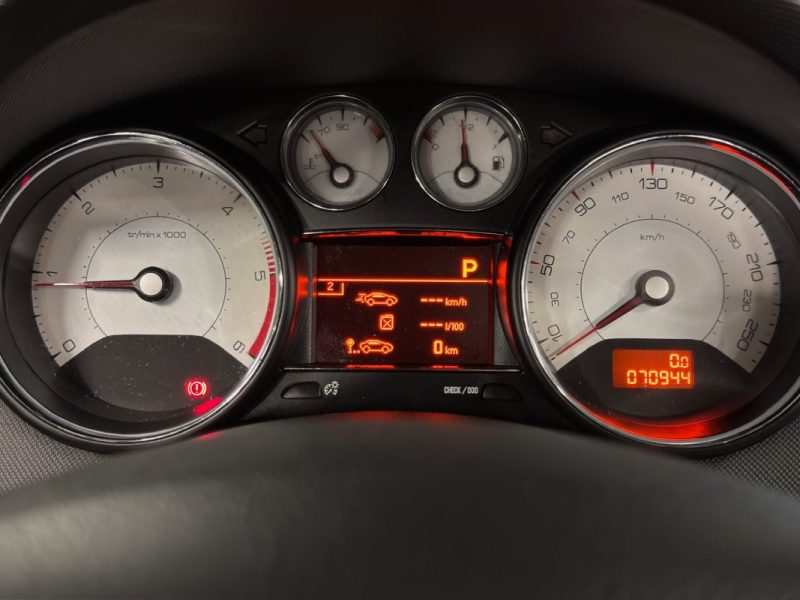 PEUGEOT 308 CC PHASE 2 CABRIOLET FELINE 2.0 HDI 163 Cv BOITE AUTO INTERIEUR CUIR GPS - GARANTIE 1 AN