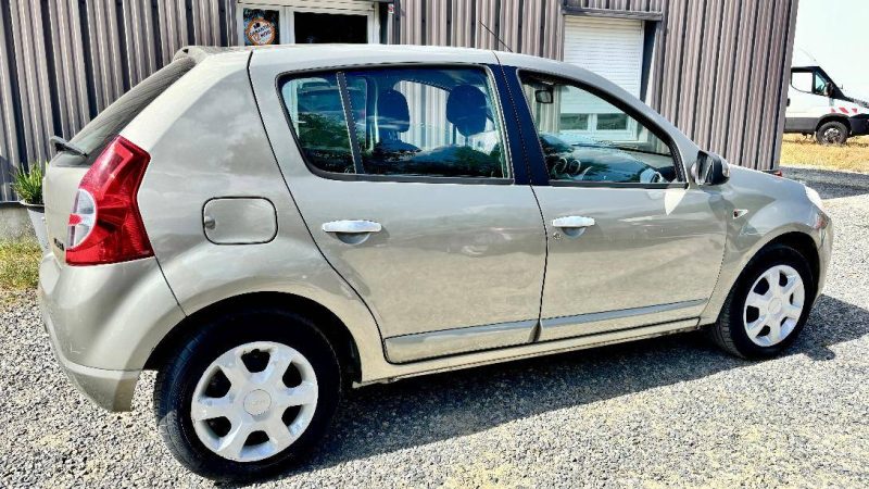 DACIA SANDERO  1.4 LAUREATE 