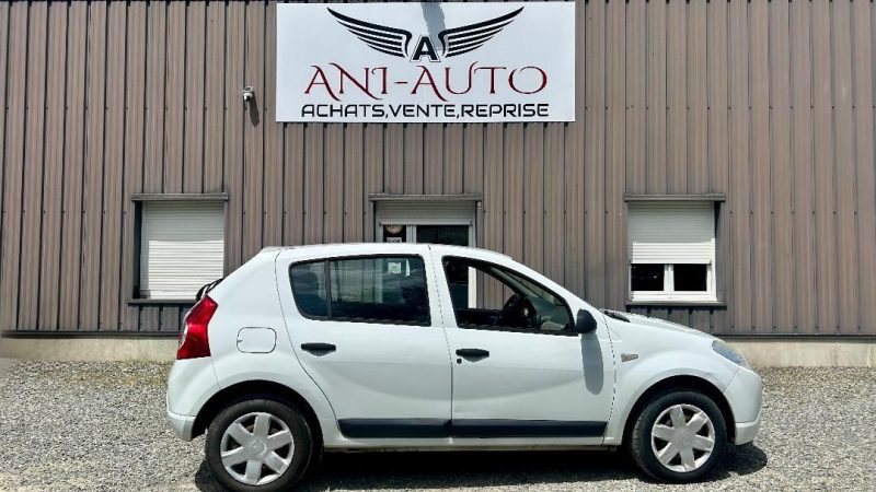 DACIA SANDERO  1.4 LAUREATE 2010