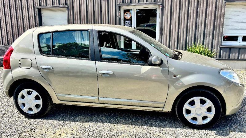 DACIA SANDERO  1.4 LAUREATE 