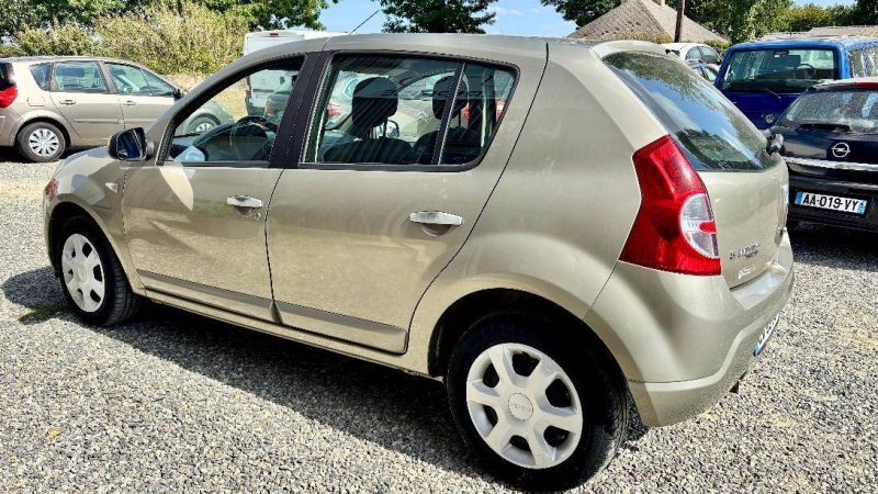 DACIA SANDERO  1.4 LAUREATE 