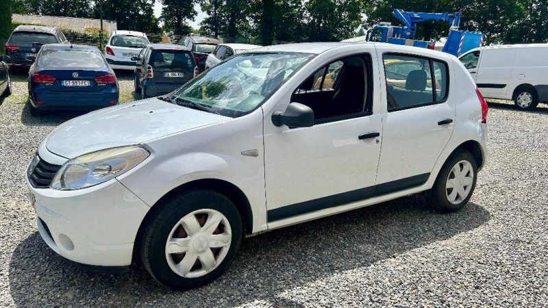 DACIA SANDERO  1.4 LAUREATE 2010