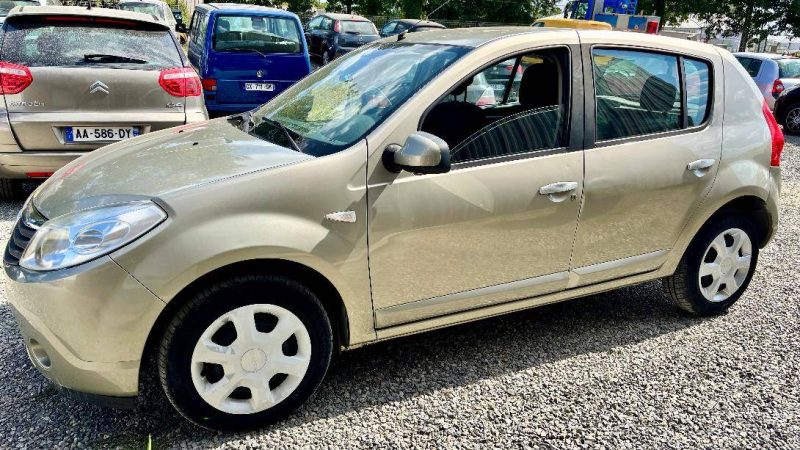 DACIA SANDERO  1.4 LAUREATE 