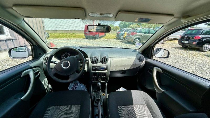 DACIA SANDERO  1.4 LAUREATE 2010