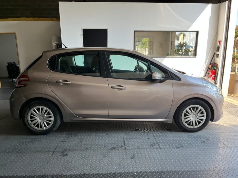 PEUGEOT 208 1.6 HDI 2012