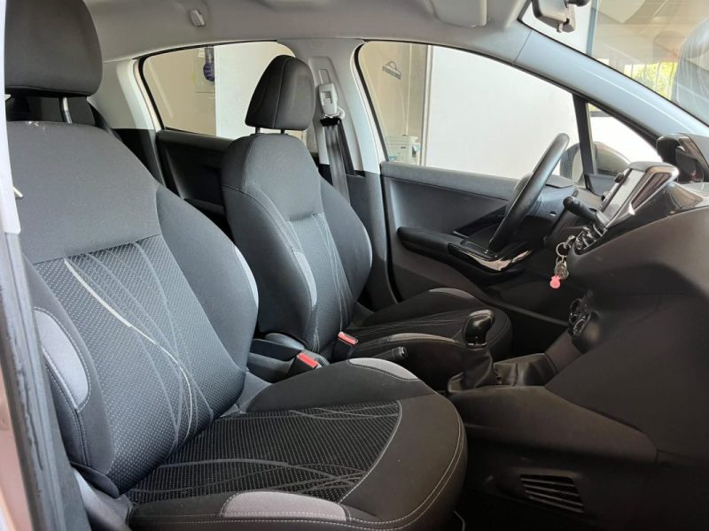 PEUGEOT 208 1.6 HDI 2012