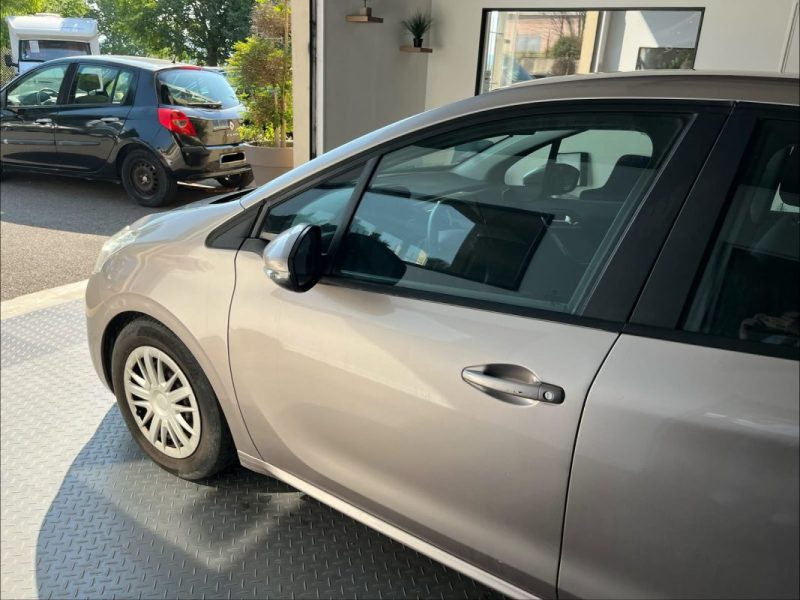 PEUGEOT 208 1.6 HDI 2012