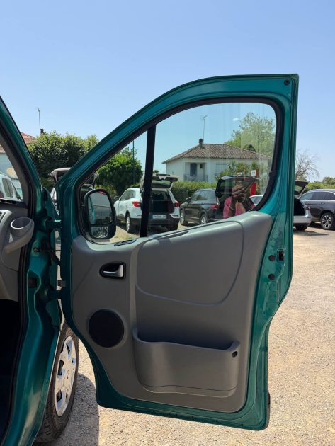 RENAULT TRAFIC PASSENGER L1H1 2.0DCI 115 EXPRESSION 2011