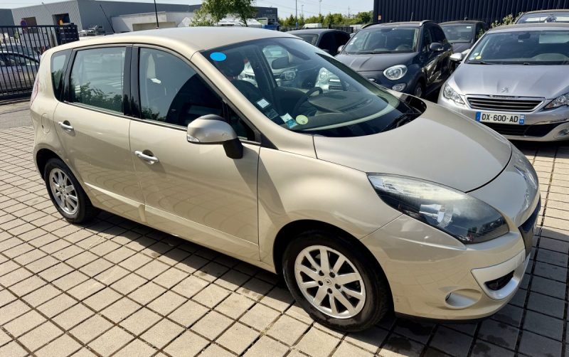RENAULT SCÉNIC III  SCENIC III 2.0 16V 140CH PRIVILEGE 2009