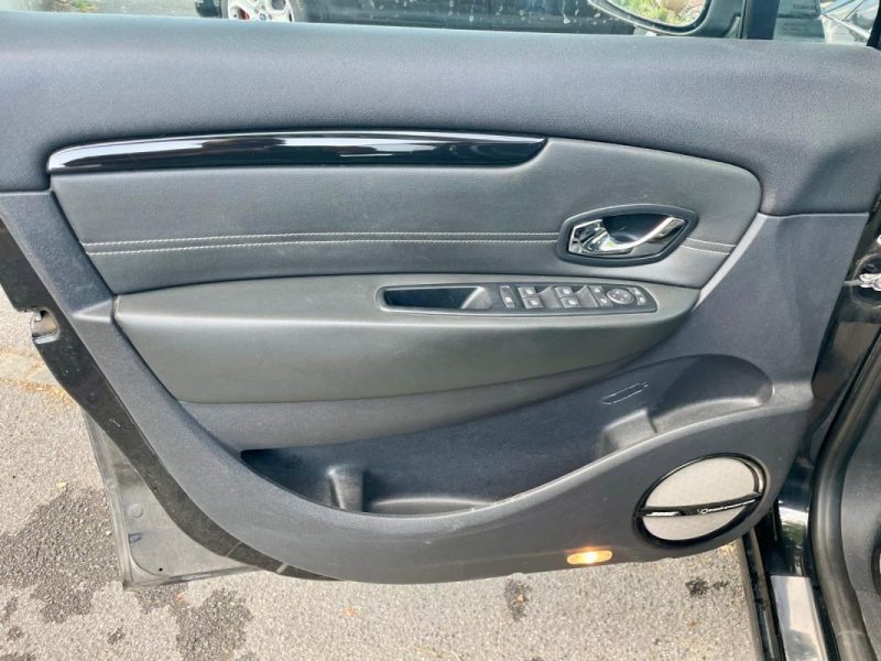 RENAULT SCENIC III 1.5 dCi 110 BOSE EDC