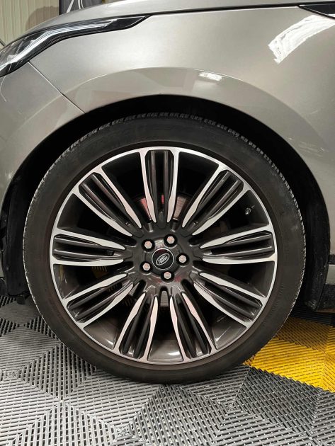 RANGE ROVER VELAR R-DYNAMIC V6 3.0D 300CH(TOIT OUVRANT, SONO MERIDIAN, CAMÉRA 360°,SIÈGES CHAUFFANT)