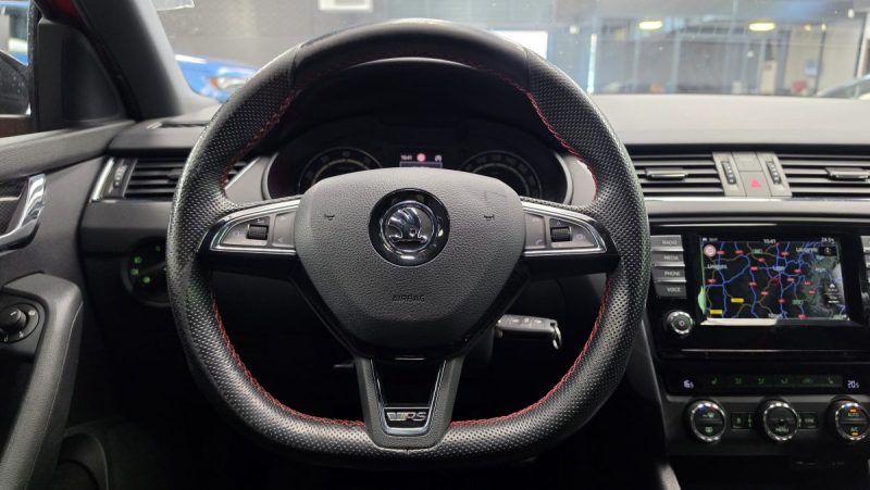 SKODA OCTAVIA COMBI 2.0 TSI 220 RS*1ERE MAIN*LED/XENON*GPS*CAMERA*