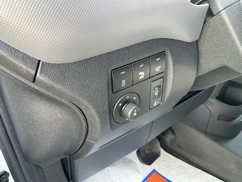 8 325€ HT* PEUGEOT PARTNER 1.6 BLUE HDI 100 CV PACK CLIM NAV 