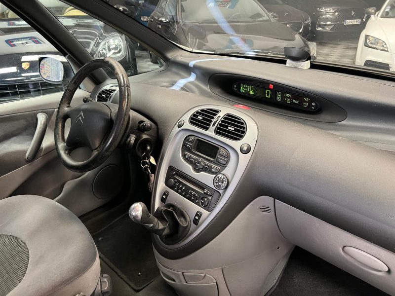 MAGNIFIQUE CITROEN XSARA PICASSO 1.6 ESSENCE 110CH (2EME MAIN, SUIVI ENTRETIEN, RADAR DE RECUL)