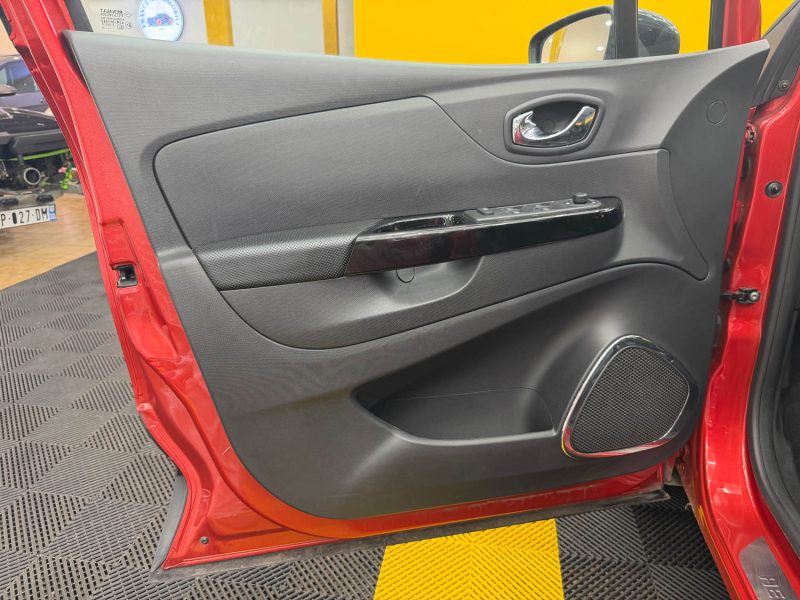 RENAULT CAPTUR 1.2 TCE 120 HELLY HANSEN EDC 