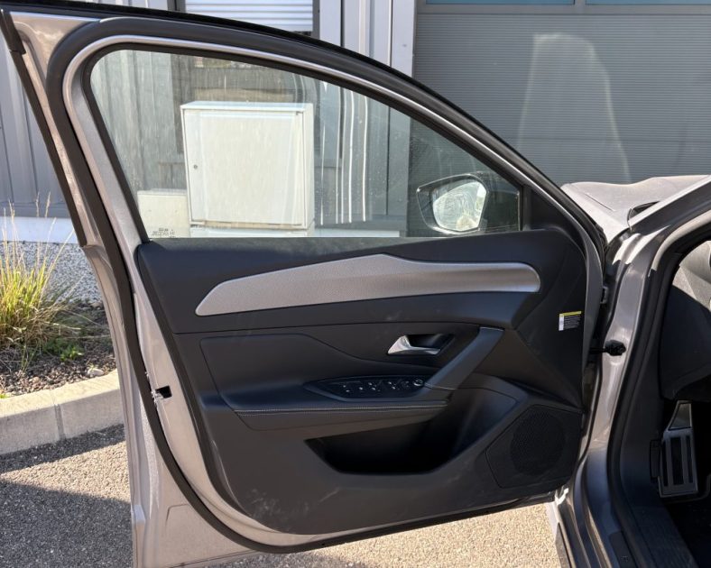 Peugeot 308 II 1.6 PHEV 225 GT e-EAT8 2022 — Entretien complet Peugeot - CAMERA 360°