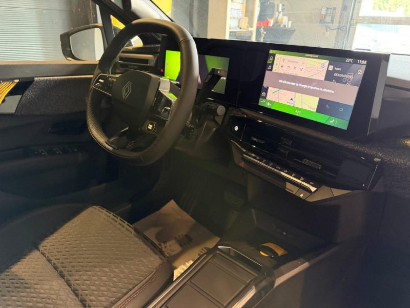RENAULT CLIO TECHNO FULL HYBRID E-TECH 160 PACK SAFETY / DRIVING / PARKING 