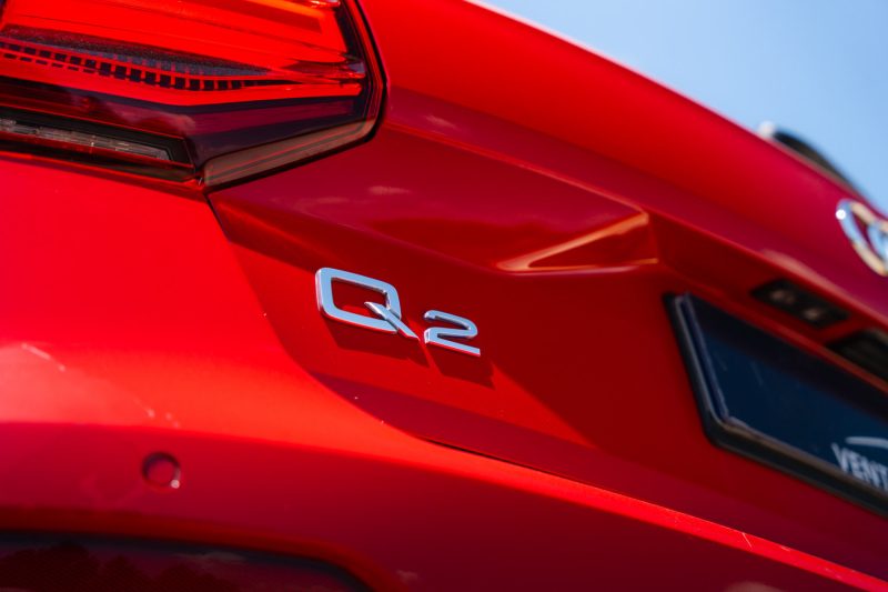 AUDI Q2 1.4 TFSI 150 S-line / bang / pano / carplay