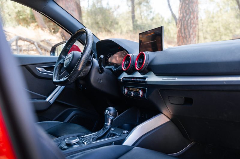 AUDI Q2 1.4 TFSI 150 S-line / bang / pano / carplay