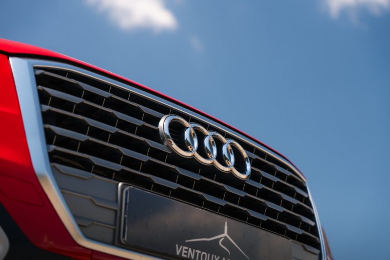 AUDI Q2 1.4 TFSI 150 S-line / bang / pano / carplay