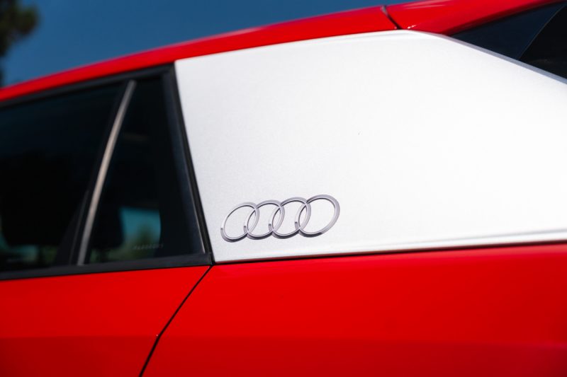 AUDI Q2 1.4 TFSI 150 S-line / bang / pano / carplay
