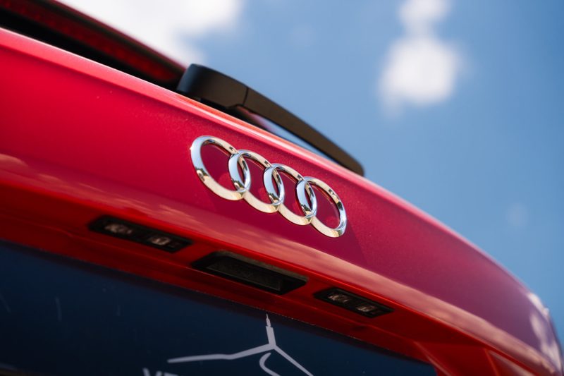 AUDI Q2 1.4 TFSI 150 S-line / bang / pano / carplay