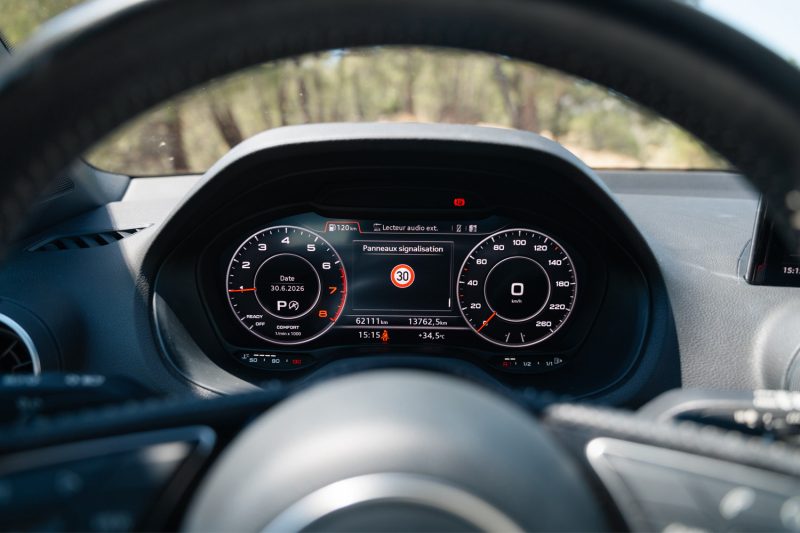 AUDI Q2 1.4 TFSI 150 S-line / bang / pano / carplay