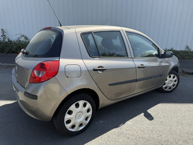 RENAULT CLIO III AUTHENTIQUE 1.2 16V 75 cv  2008