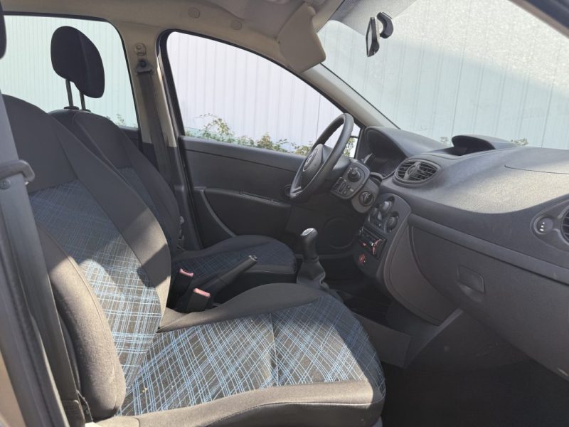 RENAULT CLIO III AUTHENTIQUE 1.2 16V 75 cv  2008