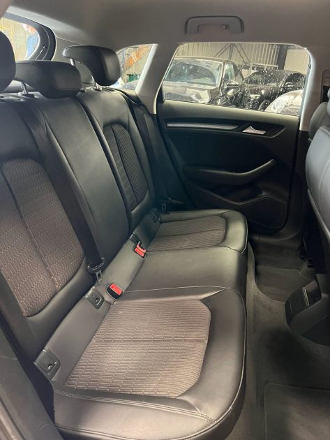 MAGNIFIQUE AUDI A3 1.4 TFSI 122CH AMBIENTE ( CLIM AUTO, SUIVI D’ENTRETIEN, ESSENCE)⭐⭐⭐⭐⭐