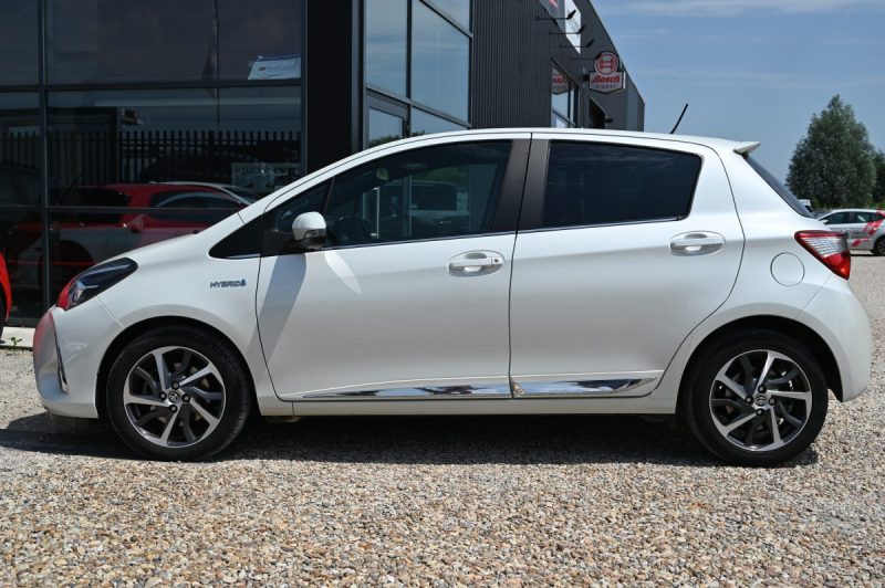 TOYOTA YARIS HYBRIDE 100H CHIC 5P 2018