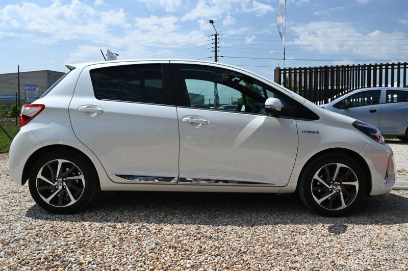 TOYOTA YARIS HYBRIDE 100H CHIC 5P 2018