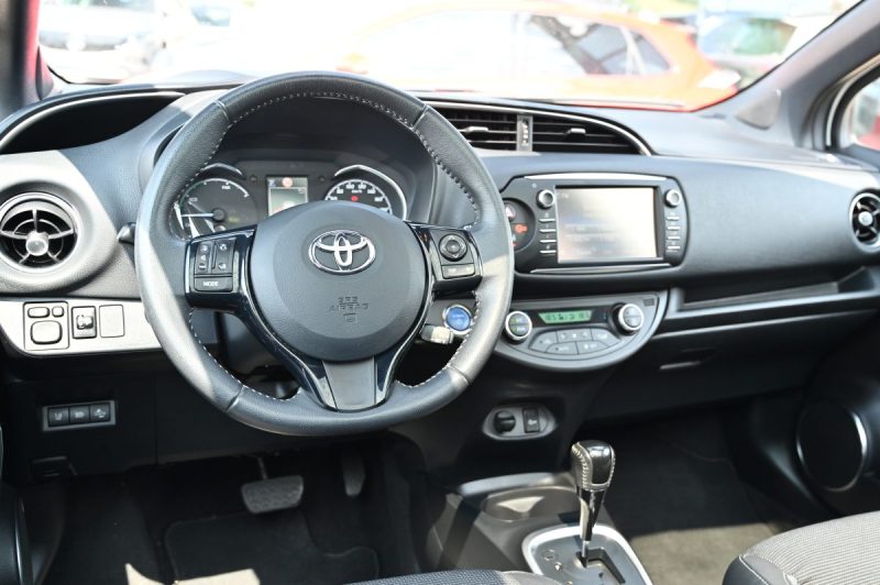 TOYOTA YARIS HYBRIDE 100H CHIC 5P 2018