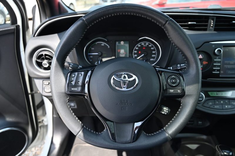 TOYOTA YARIS HYBRIDE 100H CHIC 5P 2018