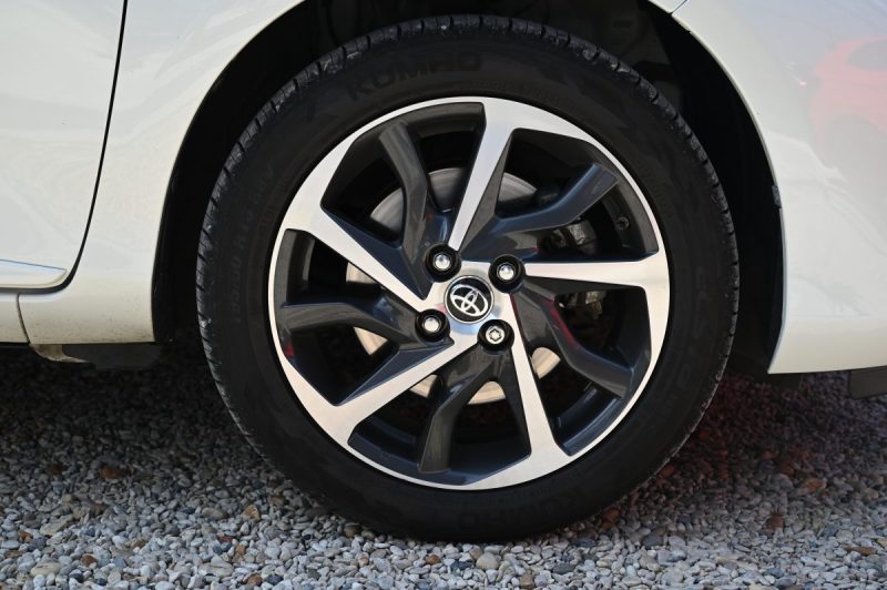 TOYOTA YARIS HYBRIDE 100H CHIC 5P 2018