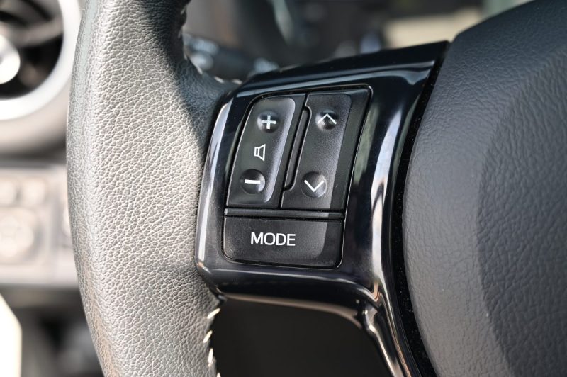 TOYOTA YARIS HYBRIDE 100H CHIC 5P 2018