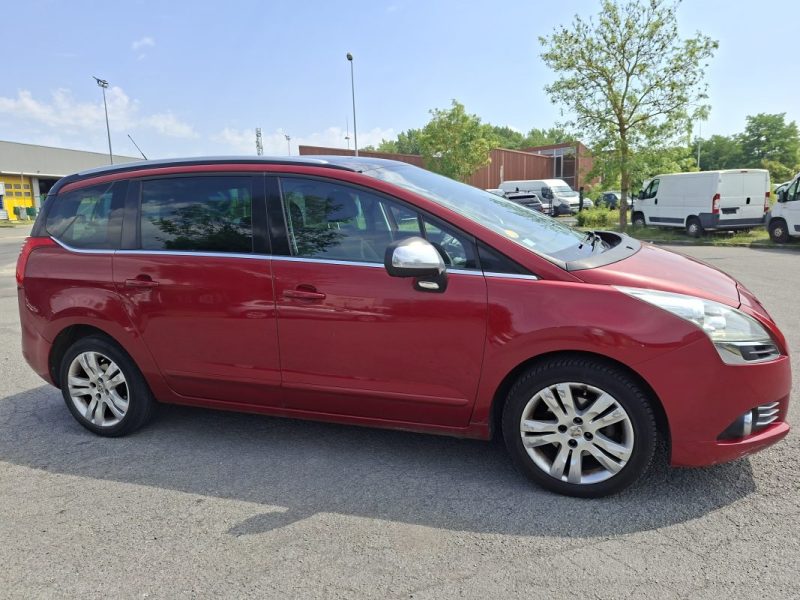 PEUGEOT 5008 1.6 HDI 110 PREMIUM PACK BMP6 2010 Toit panoramique Car play