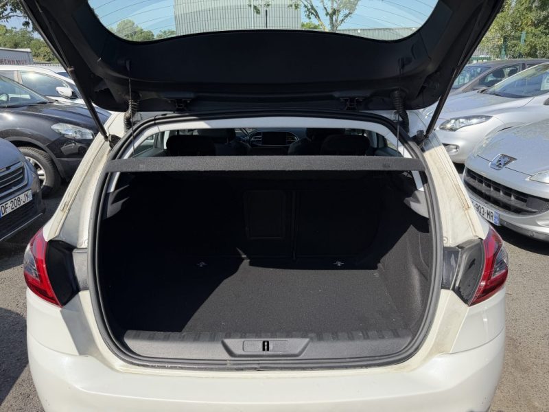 PEUGEOT 308 II 1.5 BLUEHDI 130 cv - GARANTIE 12 mois - Allure 