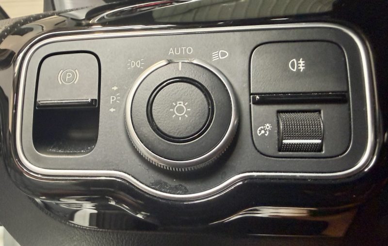 MERCEDES CLASSE A 200 AMG line TOIT OUVRANT 