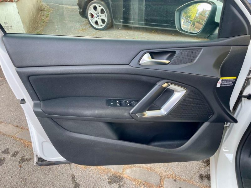 PEUGEOT 308 II 1.6 e-HDI 115 ALLURE 