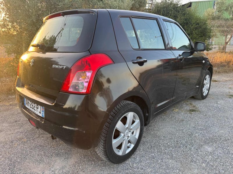 SUZUKI SWIFT III 1.3 ESSENCE 90 Cv GL