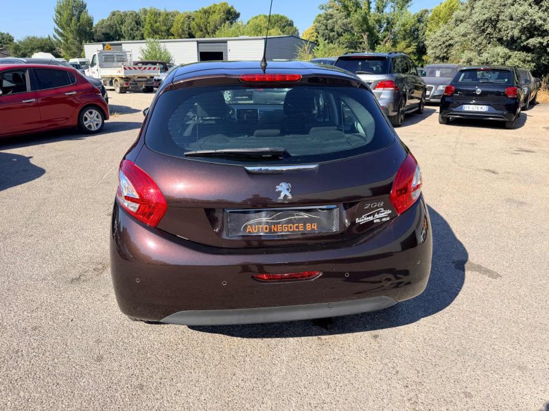 PEUGEOT 208 1.2 VTI 82 Urban soul 126mkm