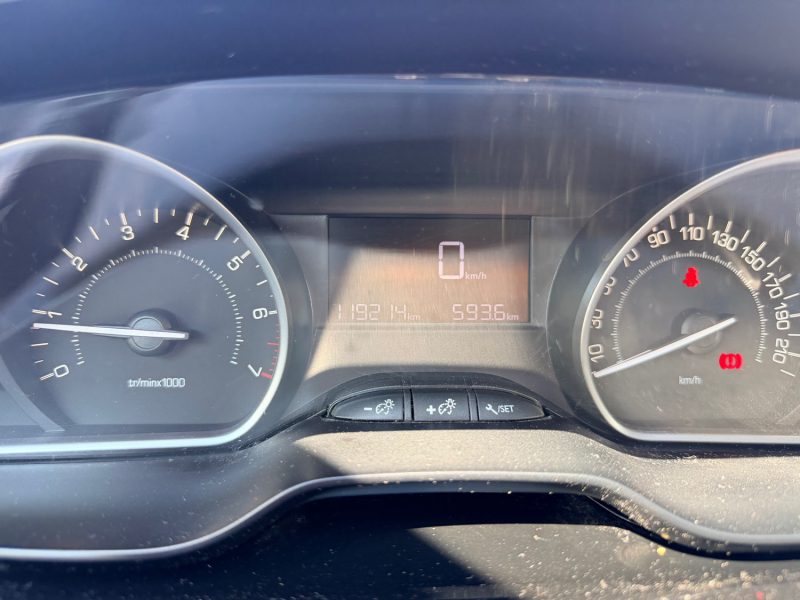 PEUGEOT 2008 1.2 VTI 82CH BVM5 STYLE 119MKM