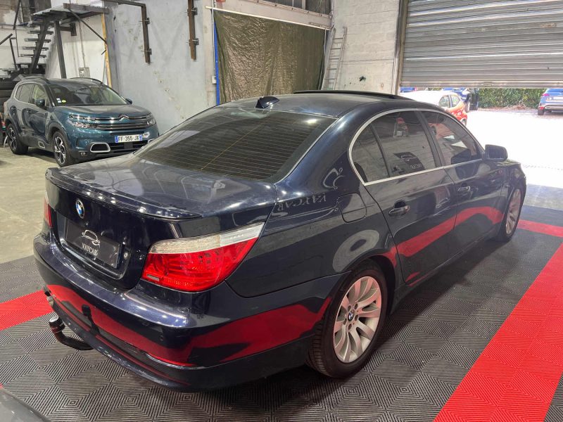 Superbe B.M.W. SERIE 5 3.0L 530D, Configuration RARE, Toit Ouvrant, Intérieur Sport Semi-Cuir, BVM6 