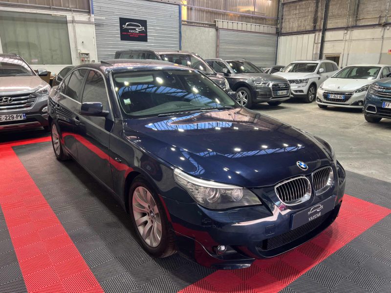 Superbe B.M.W. SERIE 5 3.0L 530D, Configuration RARE, Toit Ouvrant, Intérieur Sport Semi-Cuir, BVM6 