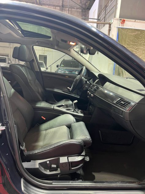 Superbe B.M.W. SERIE 5 3.0L 530D, Configuration RARE, Toit Ouvrant, Intérieur Sport Semi-Cuir, BVM6 
