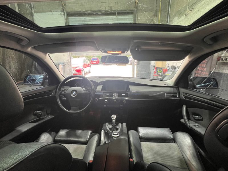 Superbe B.M.W. SERIE 5 3.0L 530D, Configuration RARE, Toit Ouvrant, Intérieur Sport Semi-Cuir, BVM6 