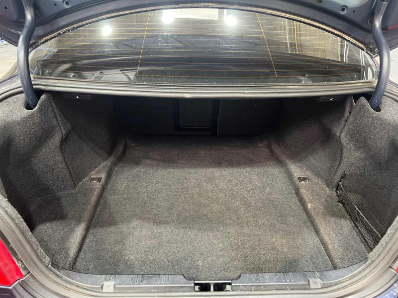 Superbe B.M.W. SERIE 5 3.0L 530D, Configuration RARE, Toit Ouvrant, Intérieur Sport Semi-Cuir, BVM6 