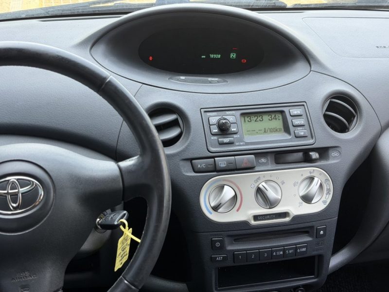 TOYOTA YARIS PHASE 2 1.0 VVTi 65 - VENTE EN ETAT FRAIS A PREVOIR LIRE L ANNONCE / BOITE AUTOMATIQUE